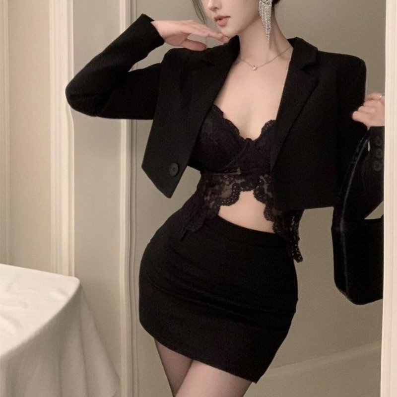 Schwarzes Frühlings-Blazer-Set – Lace Bralette Set Bewertung und Preis